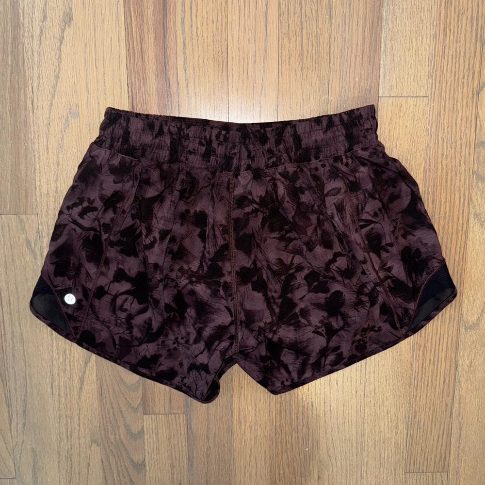 Lululemon Hotty Hot Short - Picture 3 of 5